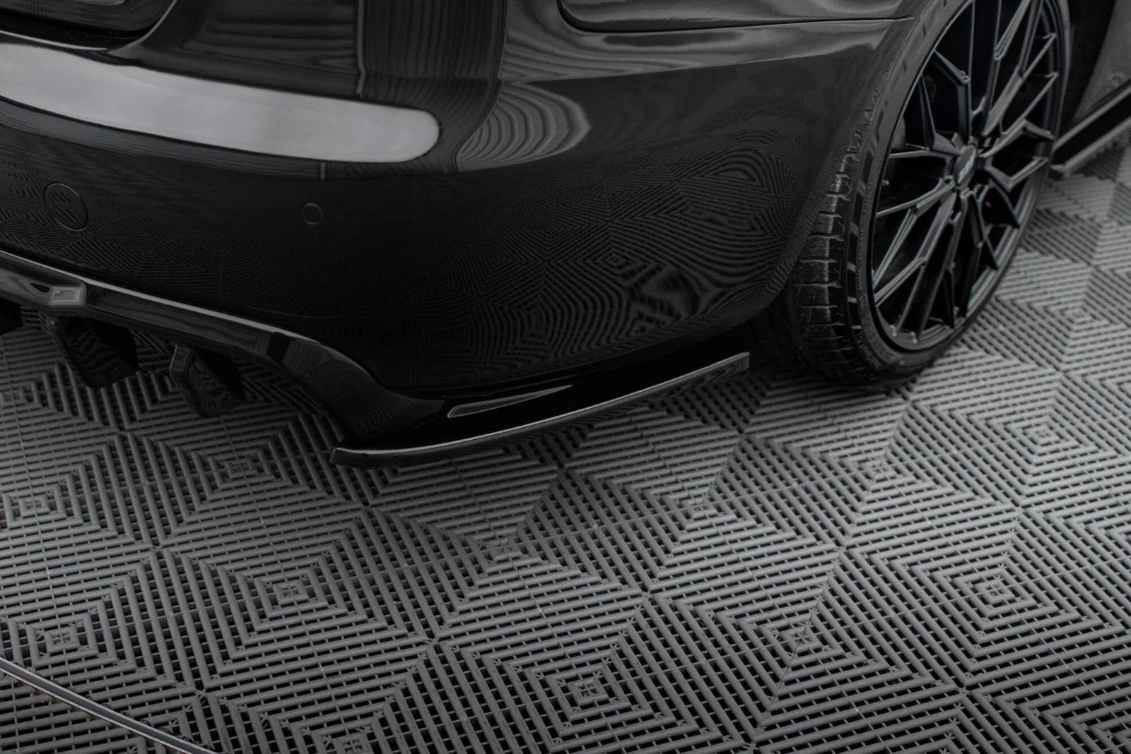 Maxton Design Heck-Seitensplitter V.2 für Audi A4 B8 – Schwarz glänzend