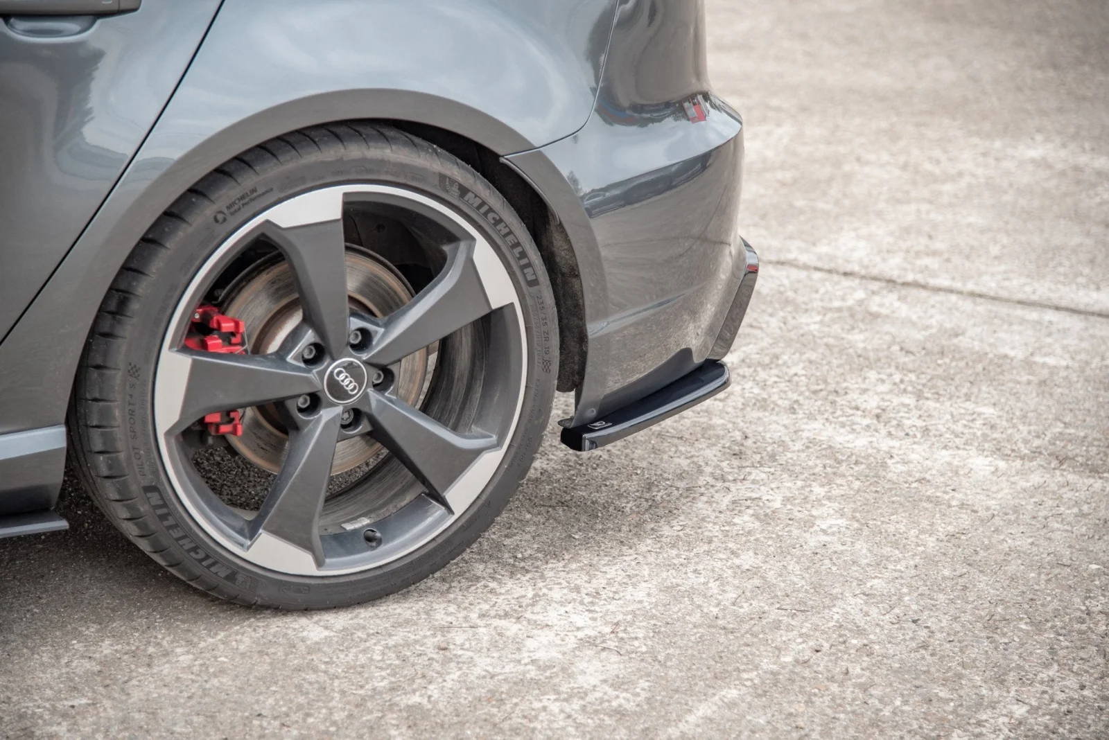 Maxton Design Heck-Seitensplitter V.2 für Audi RS3 8V – Schwarz glänzend