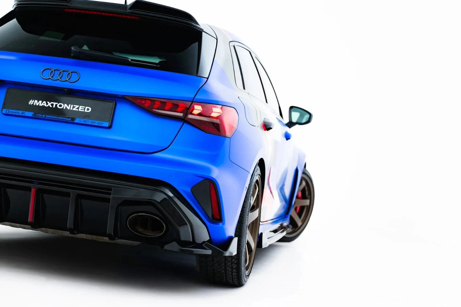 Maxton Design Heck-Seitensplitter V.2 für Audi RS3 8Y FL – Schwarz glänzend – AU-RS3-8YF-SB-RSD2G
