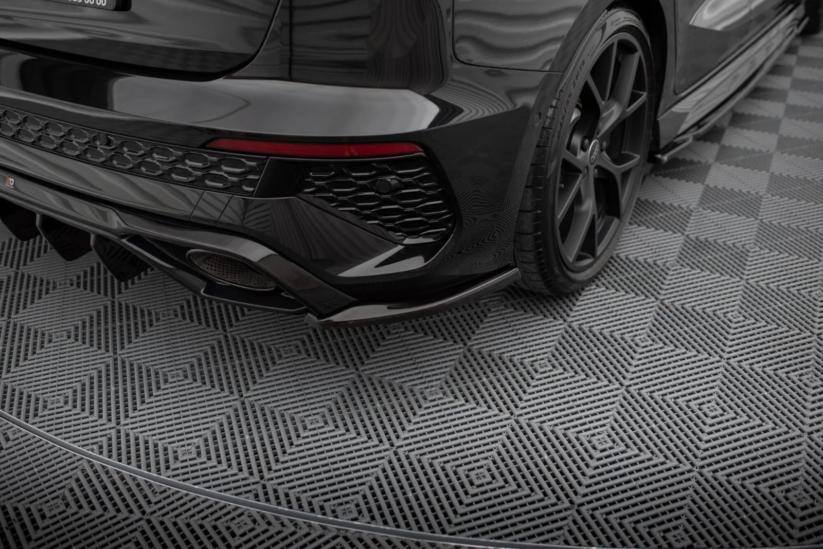 Maxton Design Heck-Seitensplitter V.2 für Audi RS3 8Y – Schwarz glänzend
