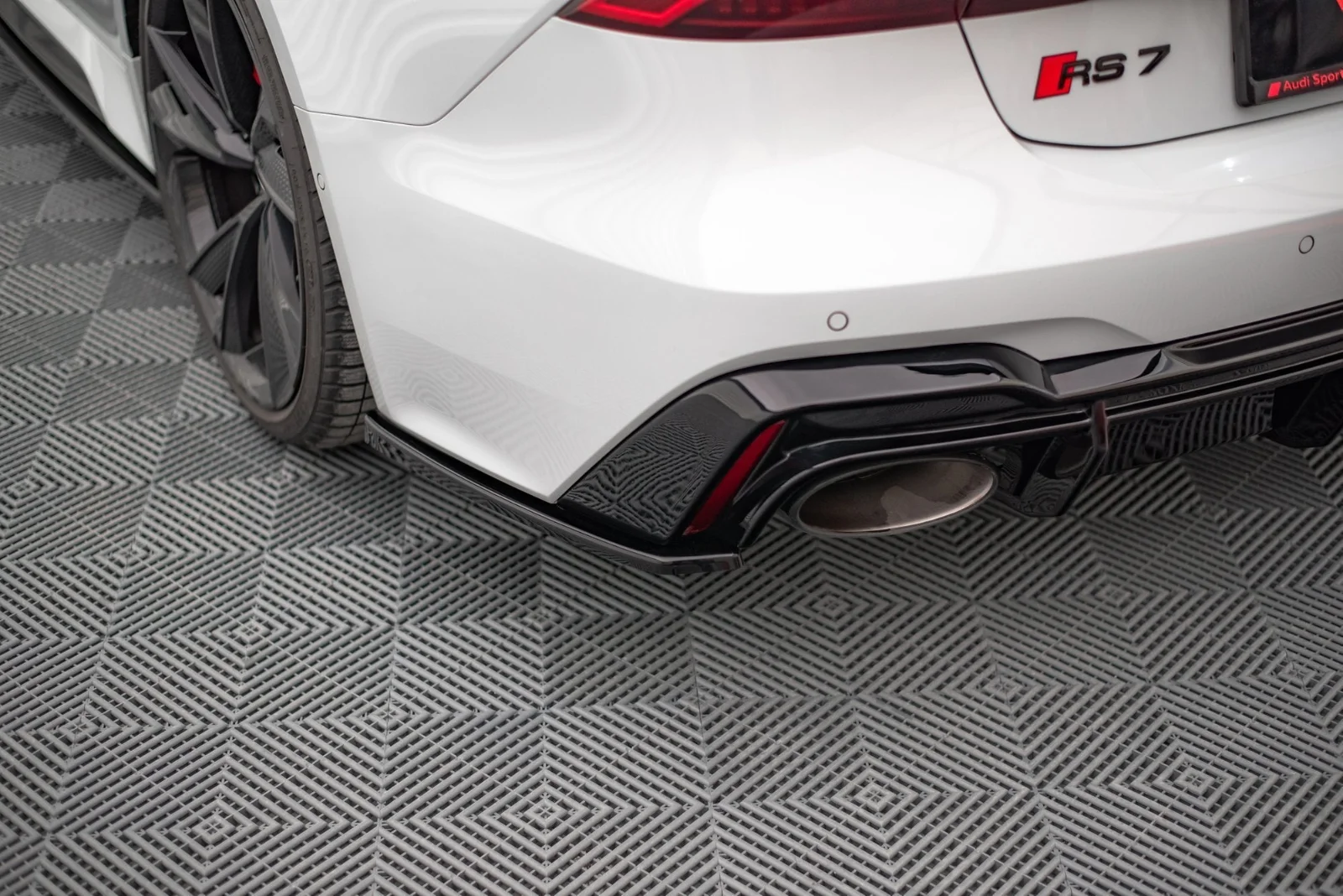 Maxton Design Heck-Seitensplitter V.2 für Audi RS7 C8 RS6 FL – Schwarz glänzend