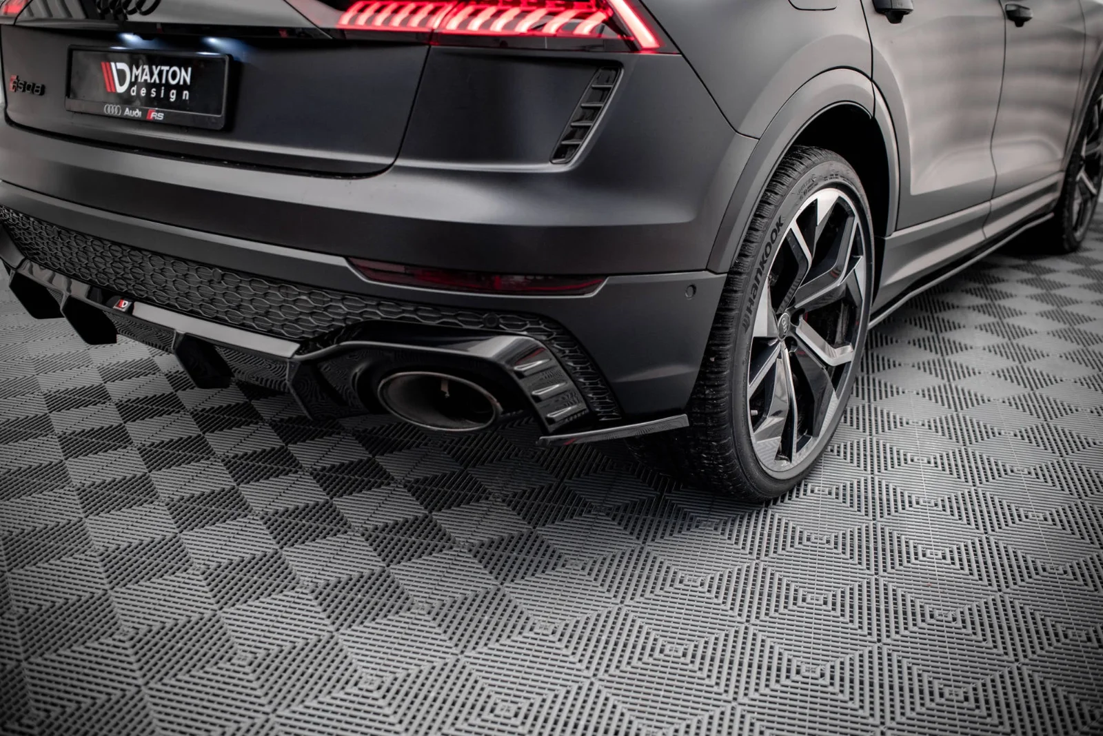 Maxton Design Heck-Seitensplitter V.2 für Audi RSQ8 Mk1 – Schwarz glänzend