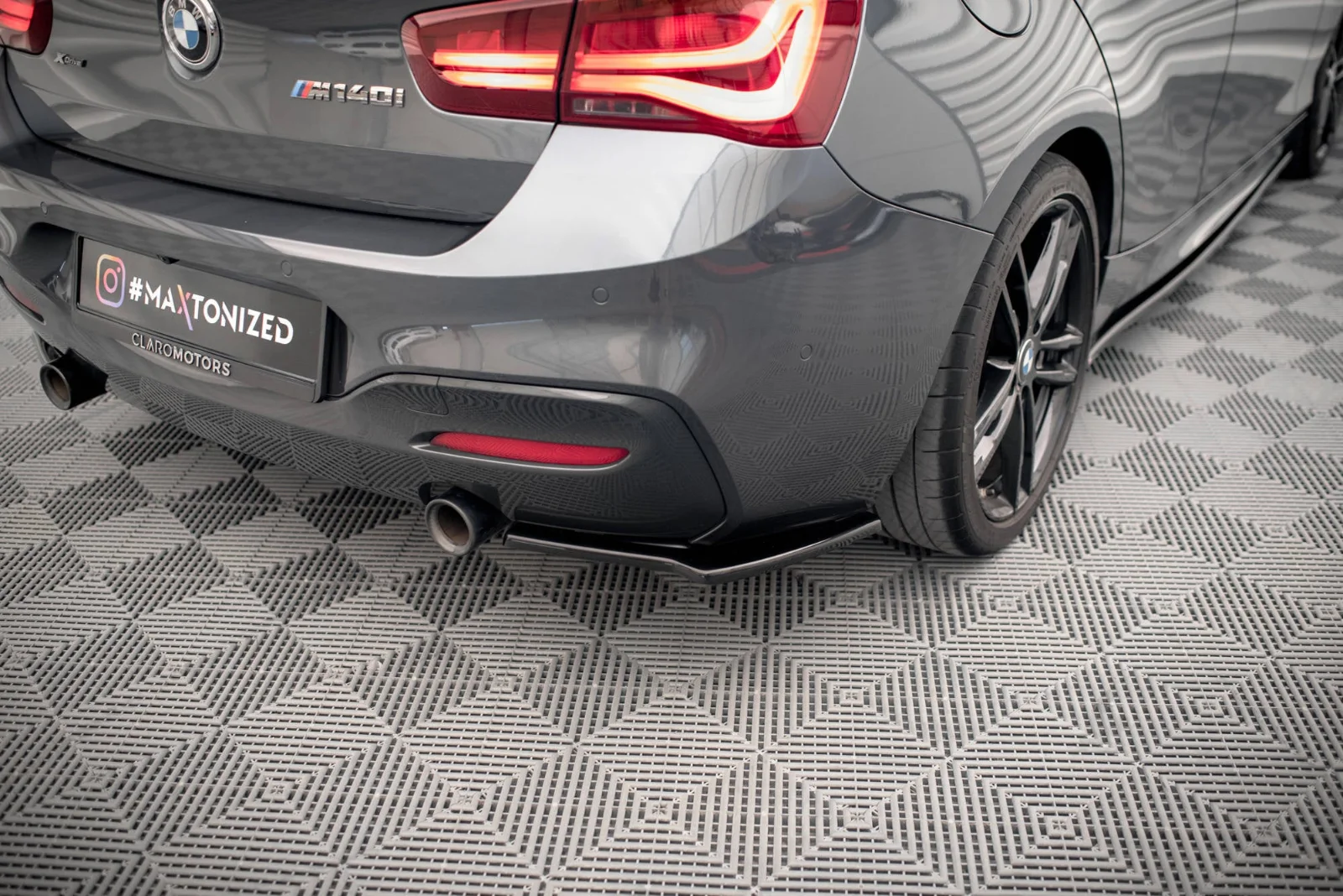 Maxton Heck-Seitensplitter V.2 BMW 1er F20 F21 M-Power FL – Schwarz glänzend