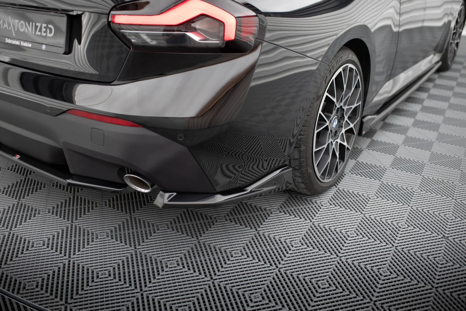 Maxton Design Heck-Seitensplitter V.2 für BMW 2er G42 – Schwarz glänzend