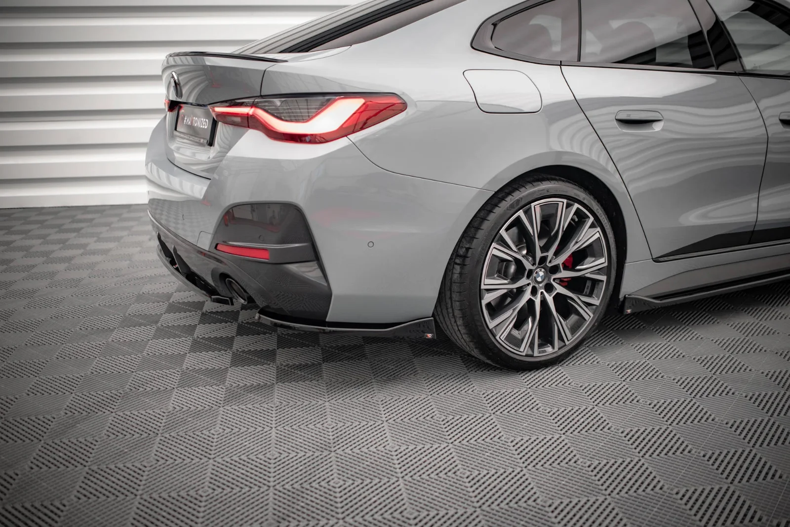 Maxton Heck-Seitensplitter V.2 für BMW 4er M-Paket G26 – Schwarz glänzend