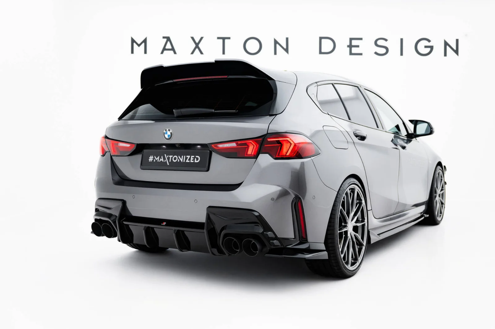 Maxton Heck-Seitensplitter V.2 für BMW M135i F70 1er M-Paket – Schwarz glänzend