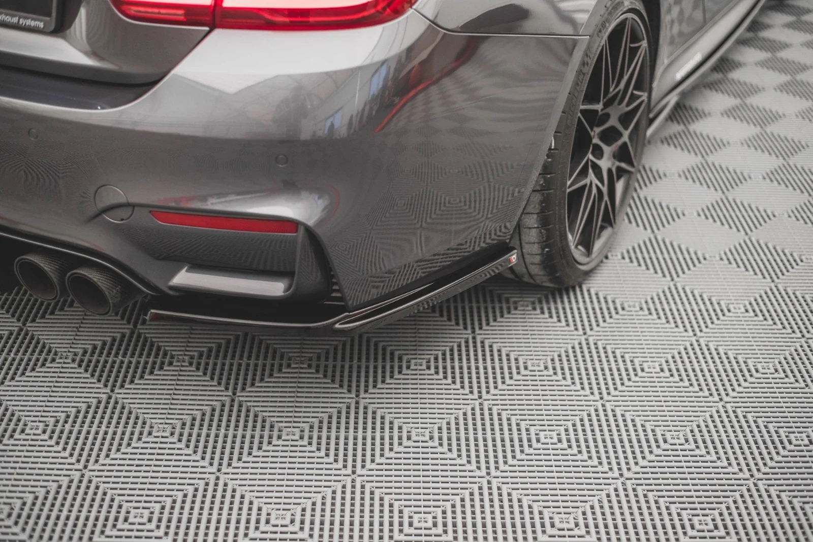 Maxton Design Heck-Seitensplitter V.2 für BMW M4 F82 – Schwarz glänzend