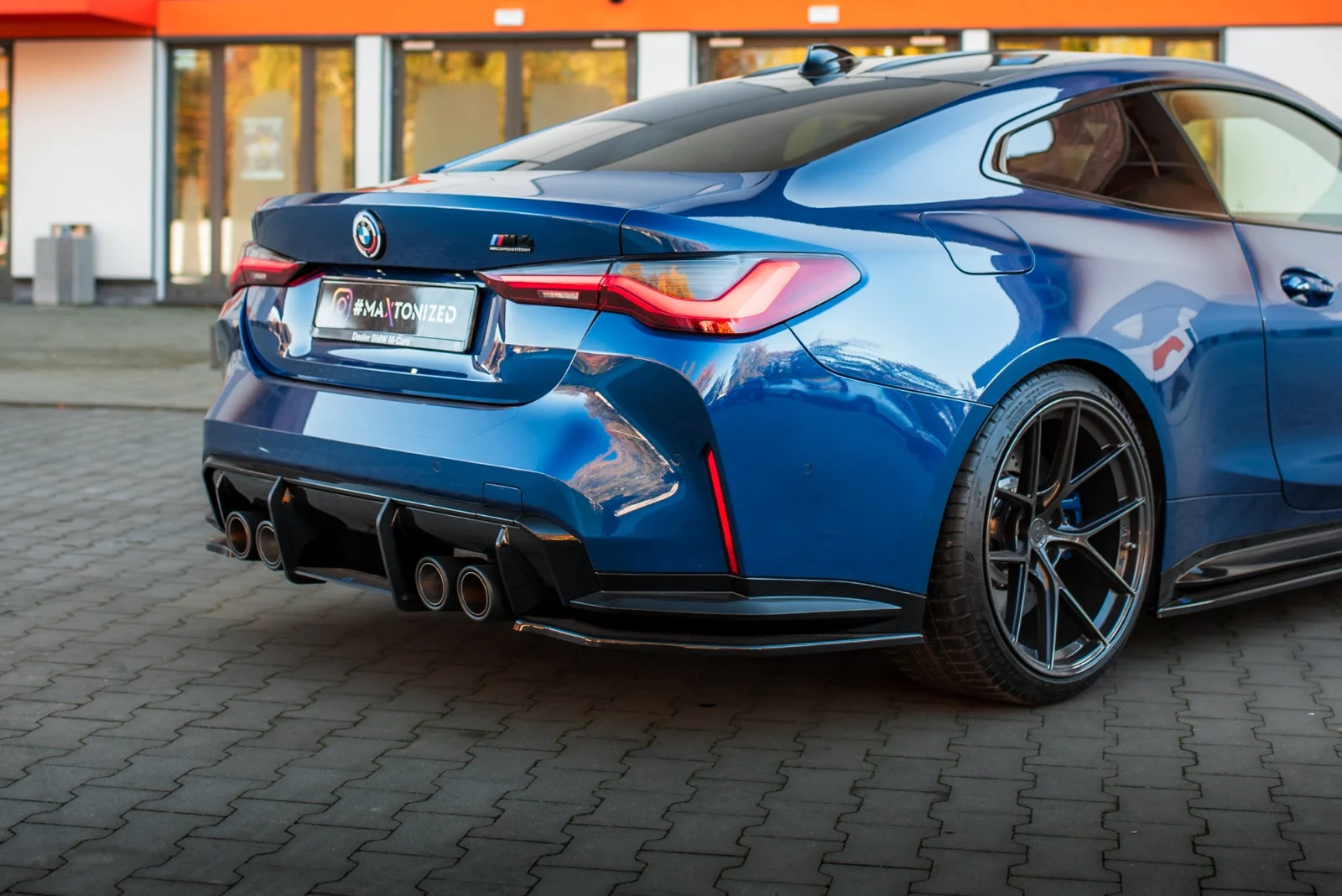 Maxton Design Heck-Seitensplitter V.2 für BMW M4 G82 FL – Schwarz glänzend