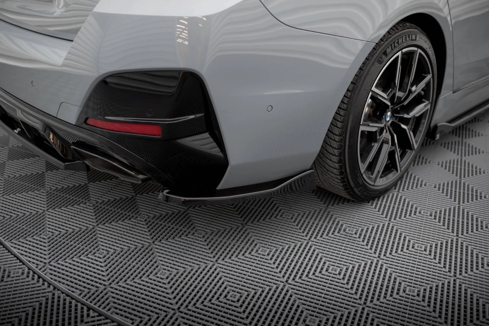 Maxton Design Heck-Seitensplitter V.2 für BMW M440i G26 – Schwarz glänzend