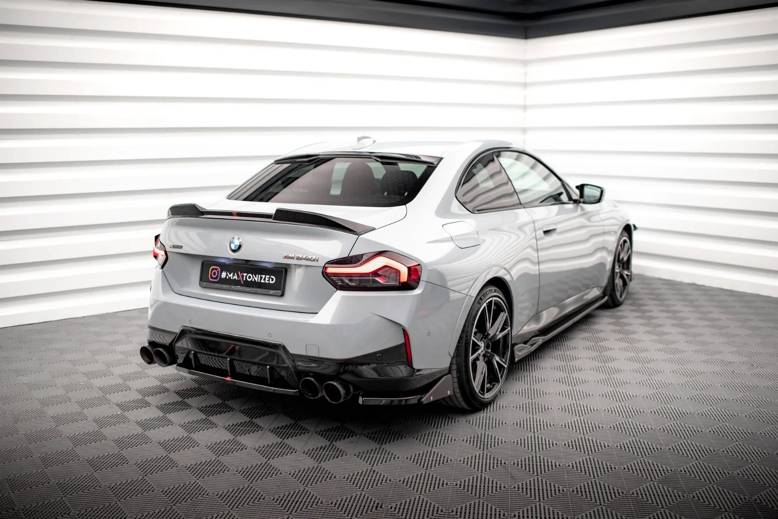 Maxton Design Heck-Seitensplitter V.2 für BMW 2er M240i G42 – Schwarz glänzend – BM-2-42-M-RSD2G+RSF1B
