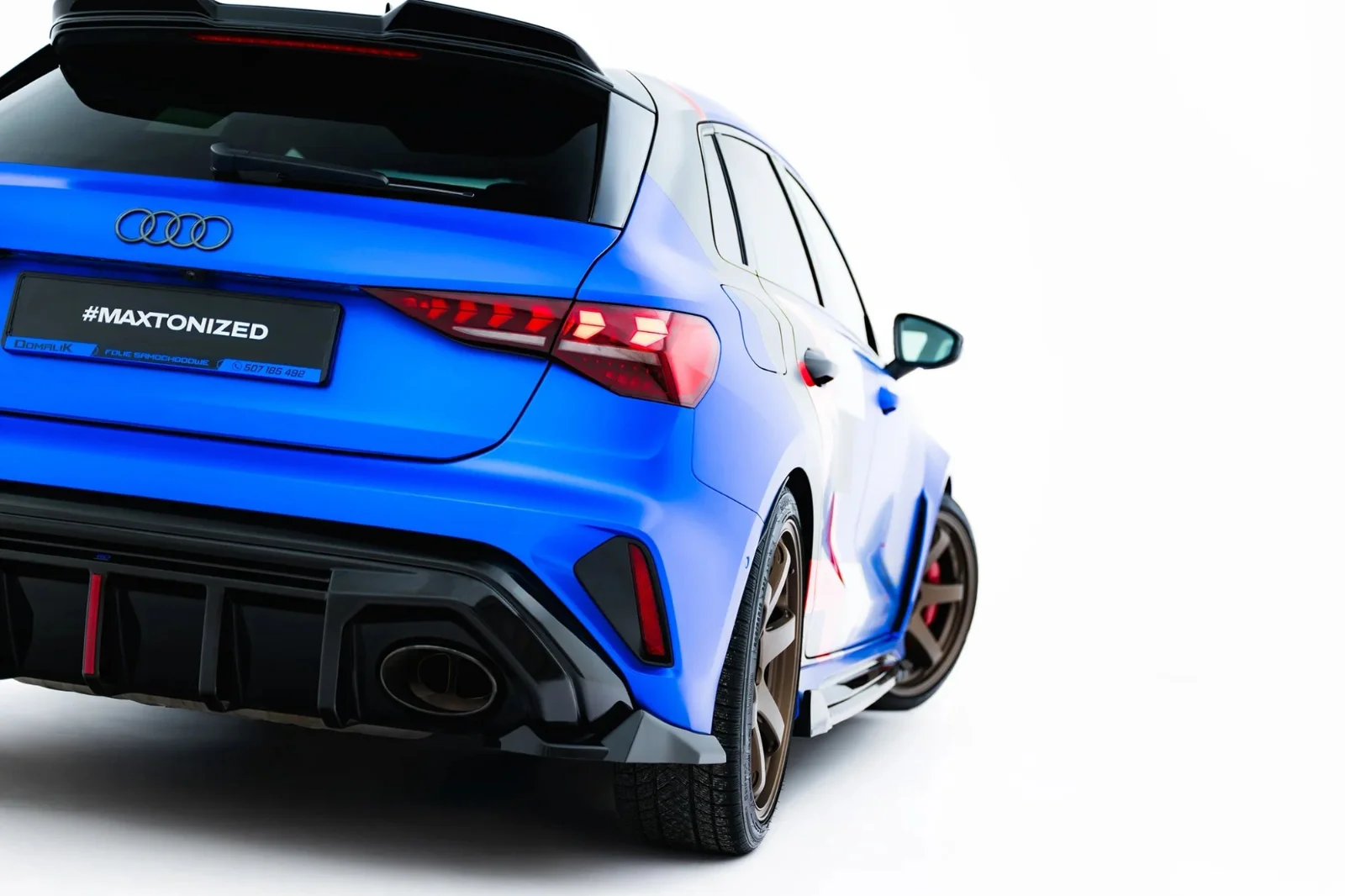 Maxton Design Heck-Seitensplitter V.3 für Audi RS3 8Y FL – Schwarz glänzend – AU-RS3-8YF-SB-RSD3G