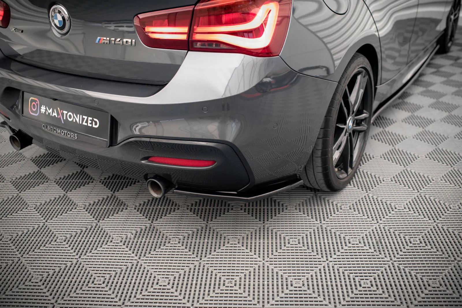 Maxton Heck-Seitensplitter V.3 für BMW 1er F20 M-Power FL – Schwarz glänzend