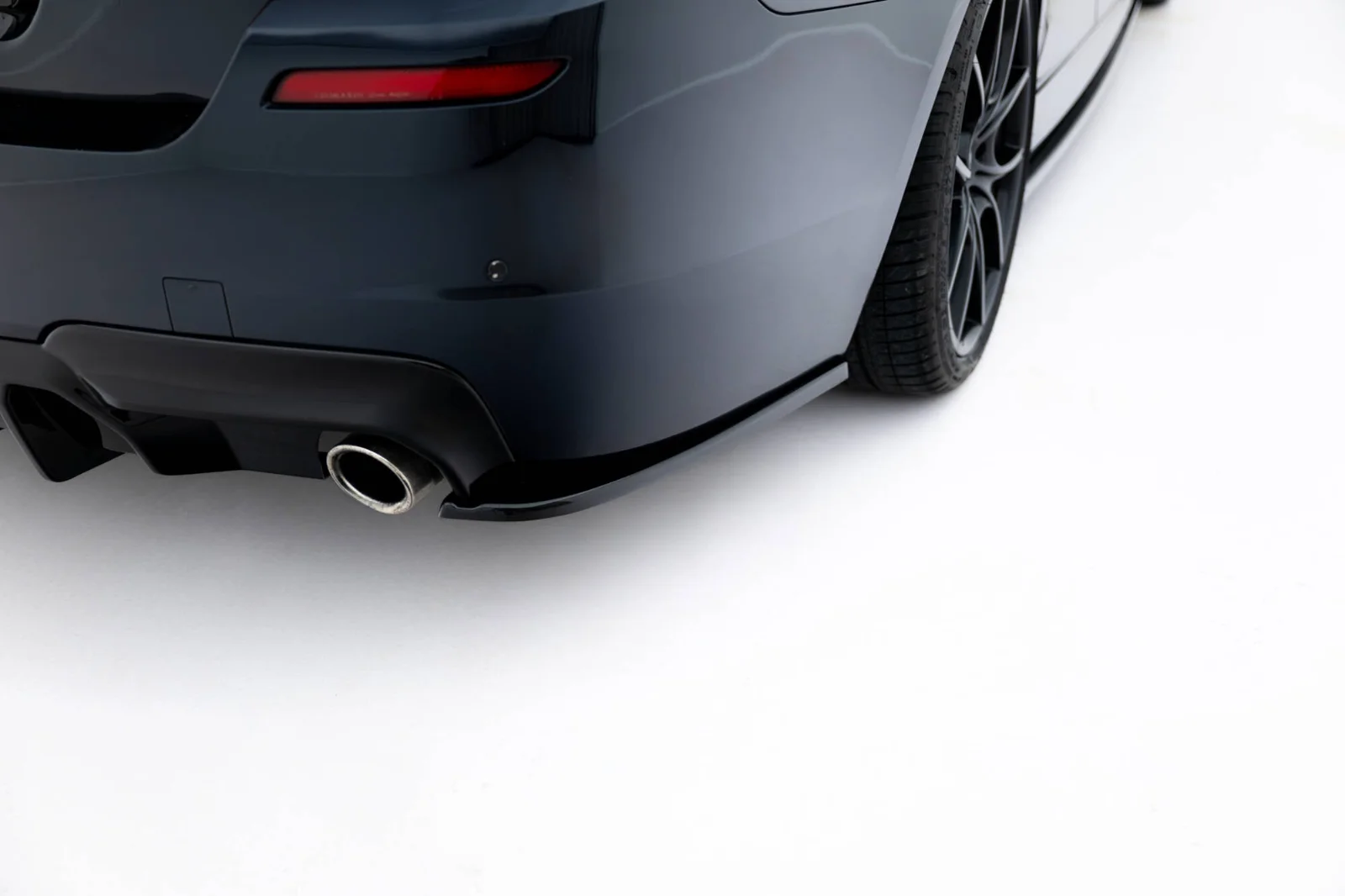 Maxton Heck-Seitensplitter V.3 für BMW 5er M-Paket F10 F11 – Schwarz glänzend