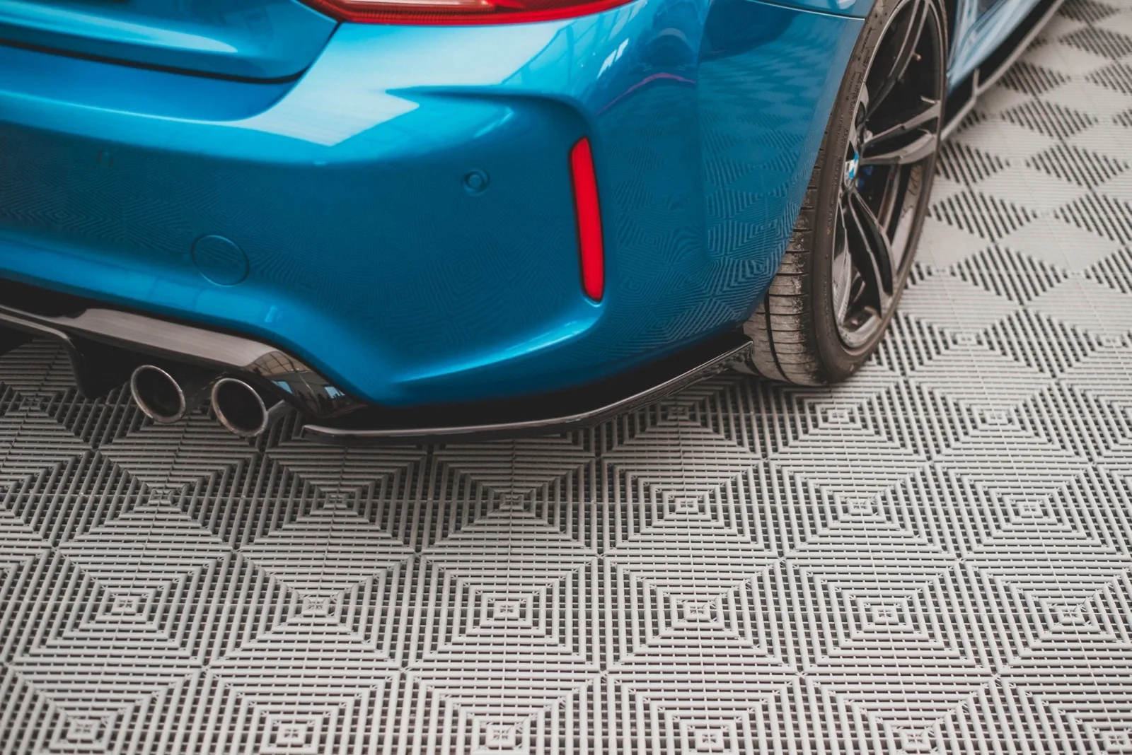 Maxton Design Heck-Seitensplitter V.3 für BMW M2 F87 – Schwarz glänzend