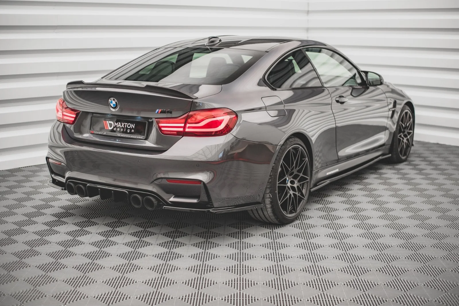 Maxton Design Heck-Seitensplitter V.3 für BMW M4 F82 – Schwarz glänzend