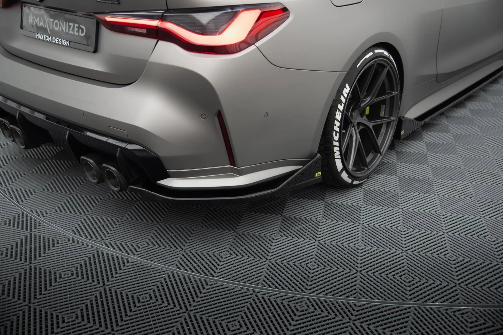Maxton Design Heck-Seitensplitter V.3 für BMW M4 G82 FL – Schwarz glänzend