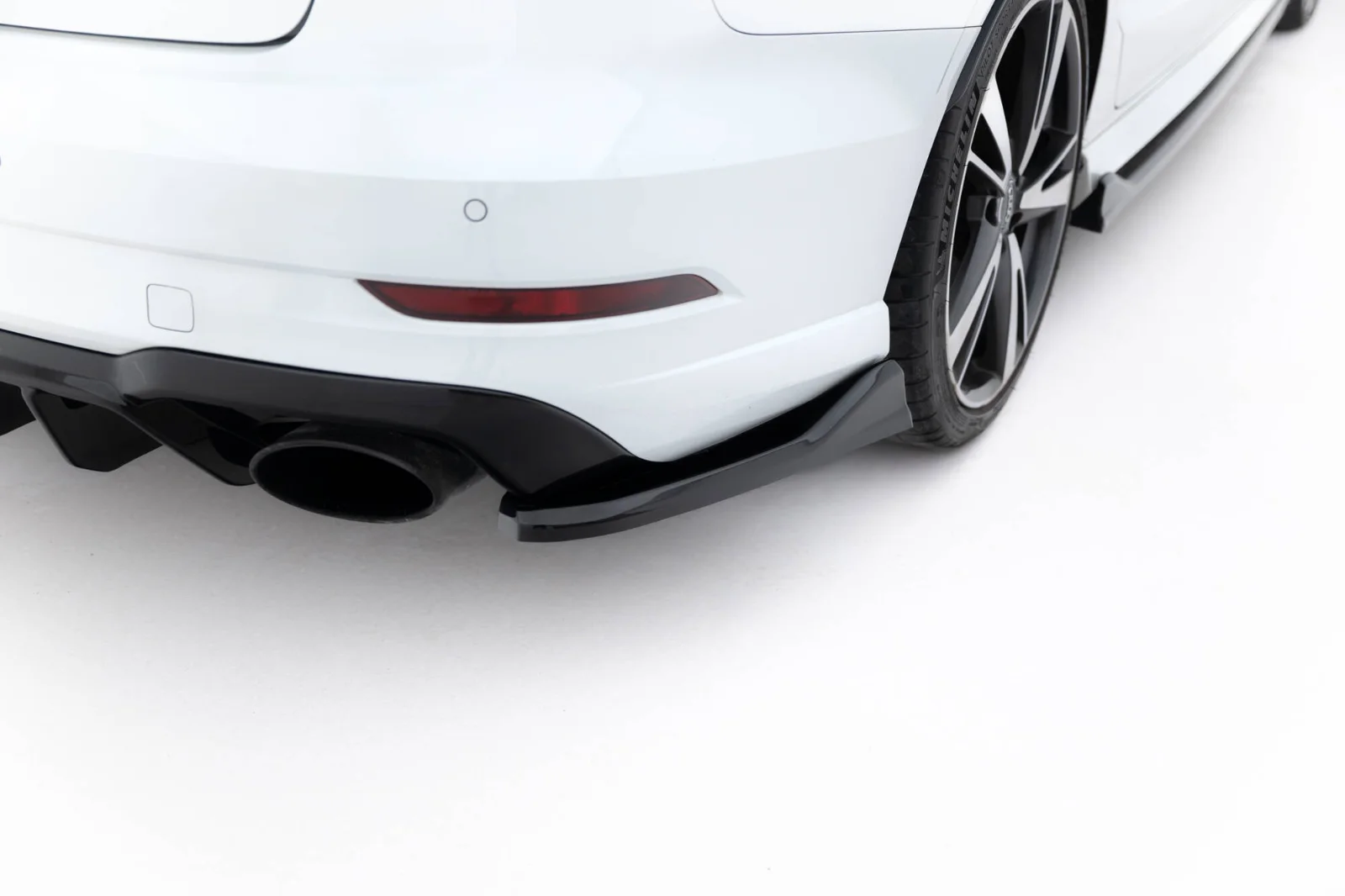 Maxton Design Heck-Seitensplitter V.4 für Audi RS3 8V FL – Schwarz glänzend