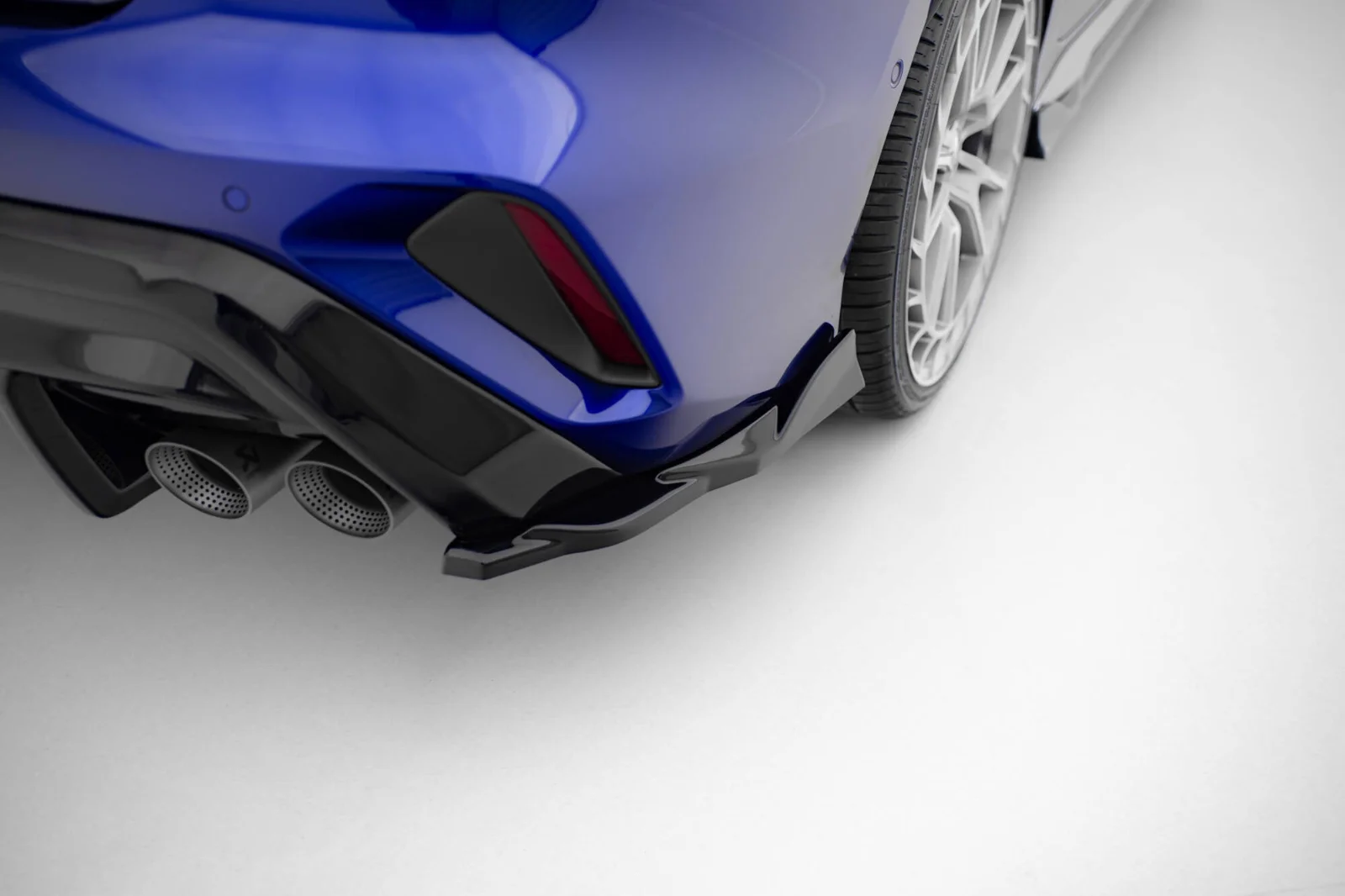 Maxton Design Heck-Seitensplitter V.4 für Audi S3 8Y FL – Schwarz glänzend – AU-S3-8YF-S-RSD4G
