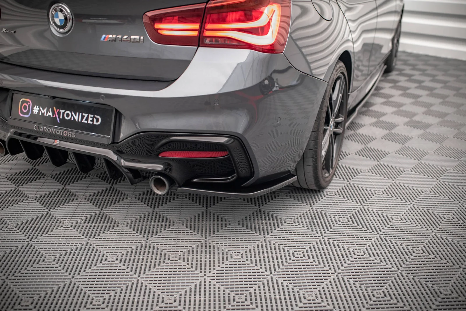 Maxton Heck-Seitensplitter V.4 für BMW 1er F20 FL M-power – Schwarz glänzend