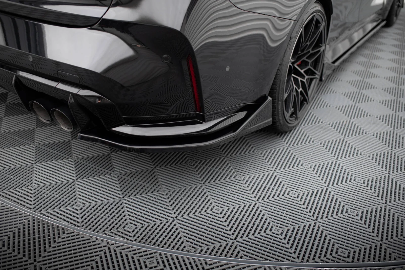 Maxton Design Heck-Seitensplitter V.4 für BMW M3 G80 G81 – Schwarz glänzend