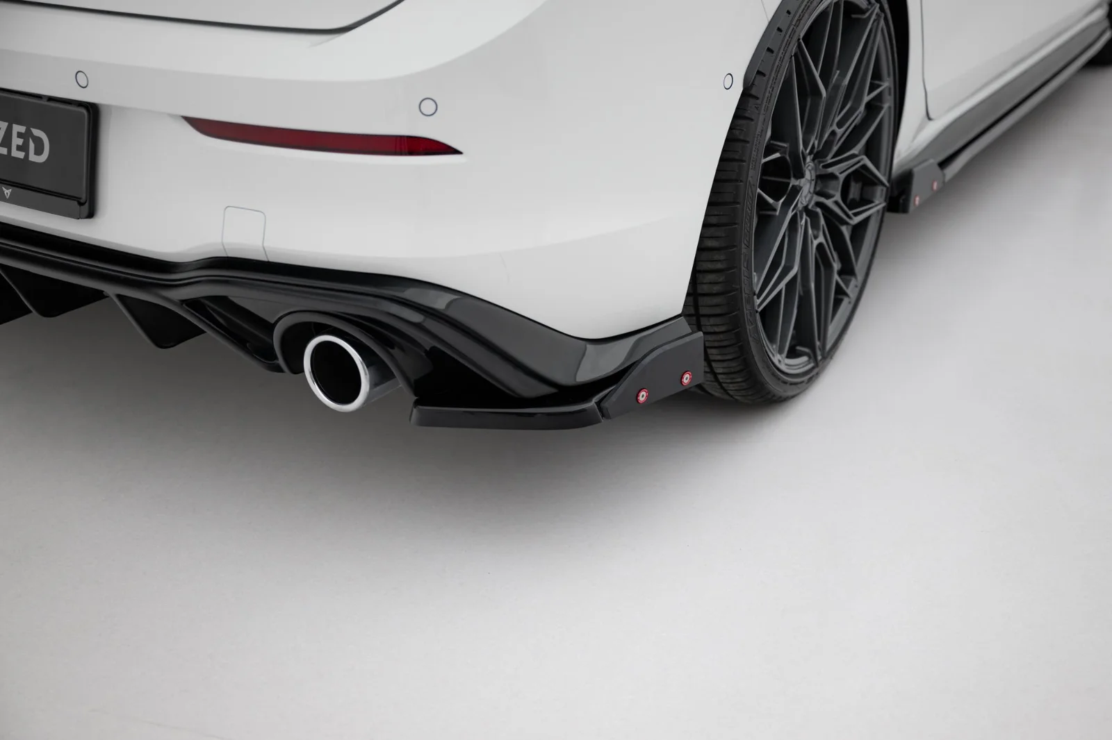 Maxton Heck-Seitensplitter V.4 VW Golf 8 GTI GTE Passt nur – Schwarz glänzend