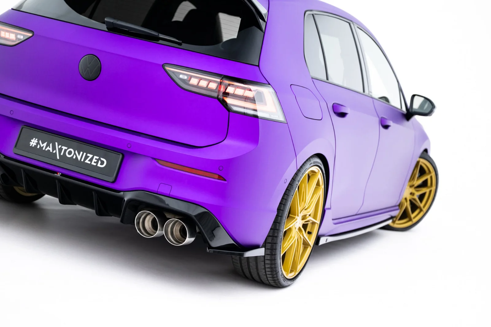 Maxton Design Heck-Seitensplitter V.6 für VW Golf 8 R FL – Schwarz glänzend