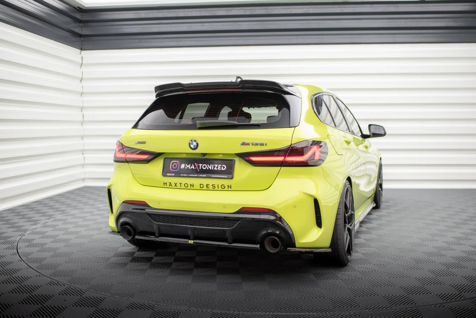 Maxton Heck-Seitensplitter V.7 für BMW 1er M-Paket M135i F40 – Schwarz glänzend