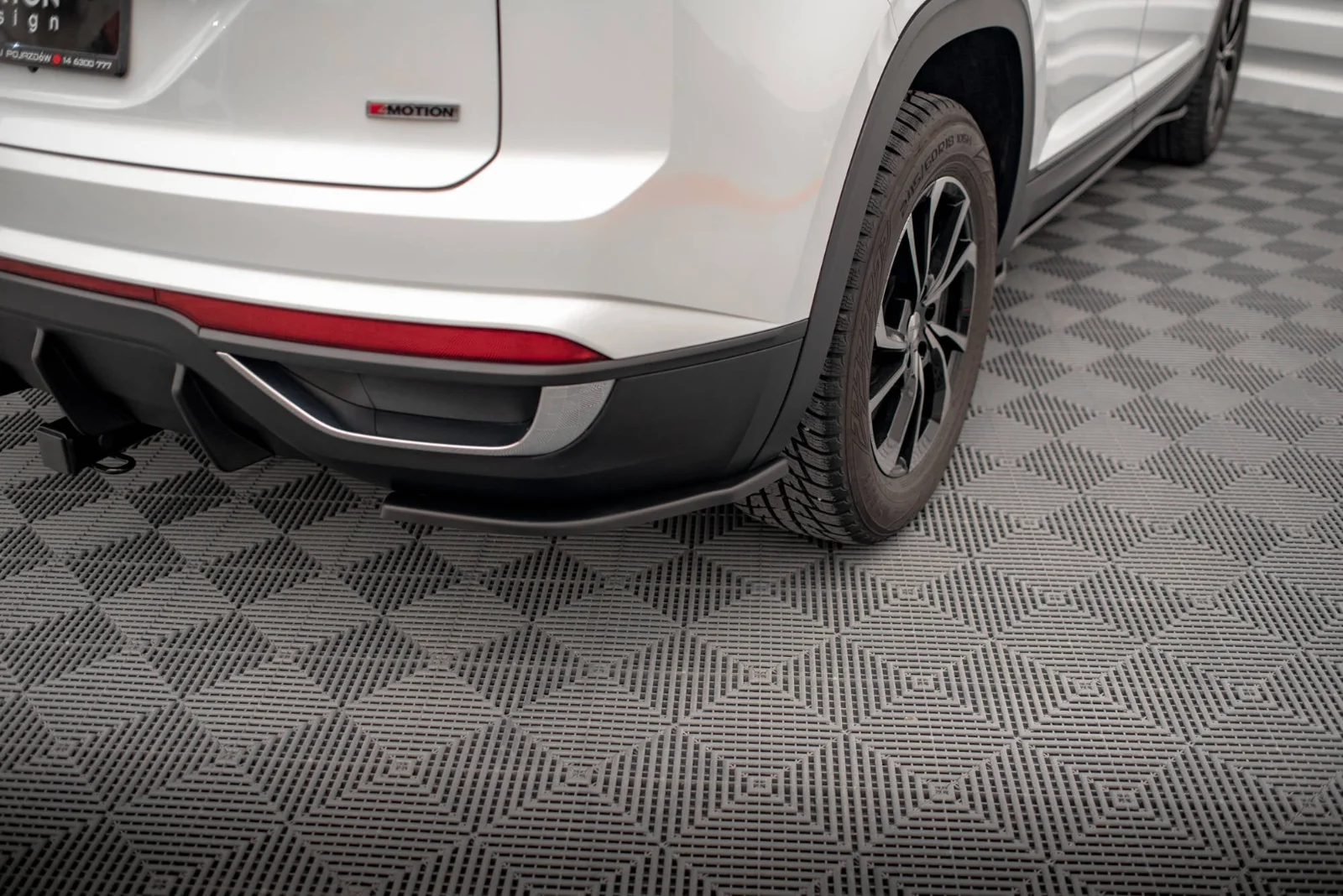 Maxton Design Heck-Seitensplitter für VW Atlas Cross – Schwarz glänzend