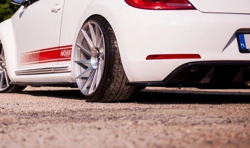 Maxton Design Heck-Seitensplitter für VW Beetle – Schwarz glänzend
