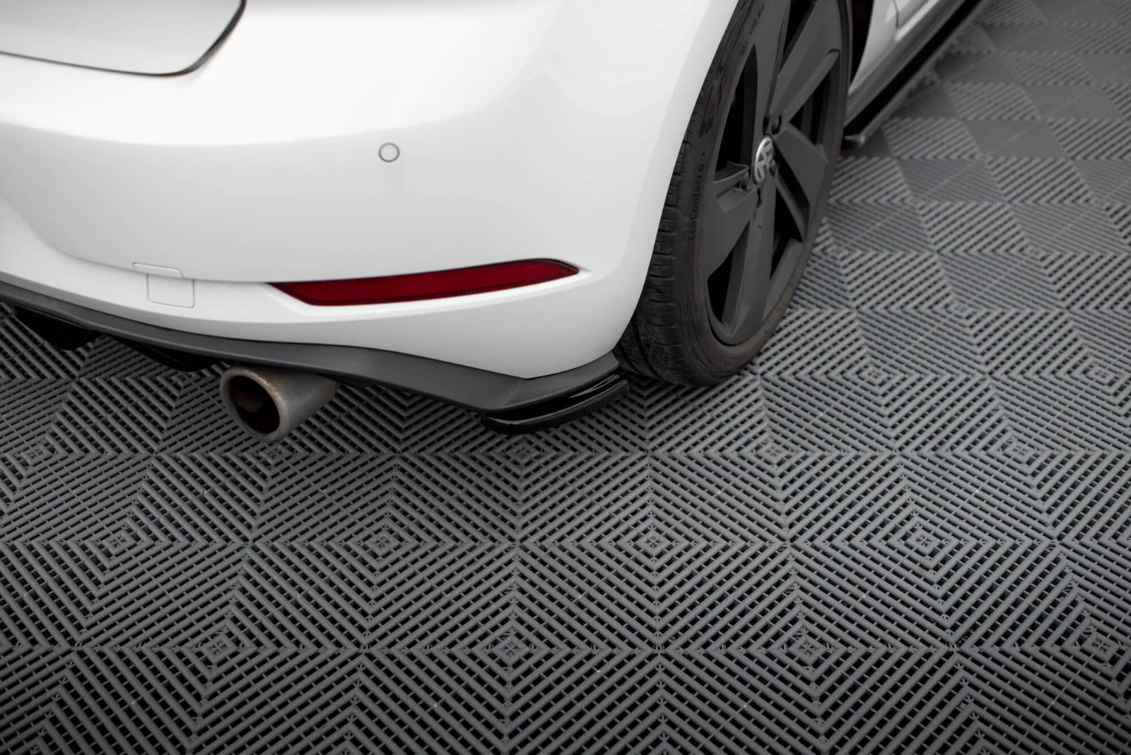 Maxton Design Heck-Seitensplitter für VW Golf 7 GTI FL – Schwarz glänzend