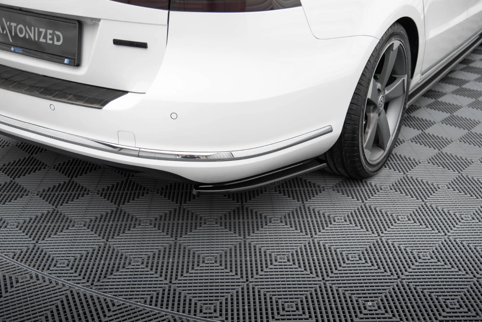 Maxton Design Heck-Seitensplitter für VW Passat B7 – Schwarz glänzend