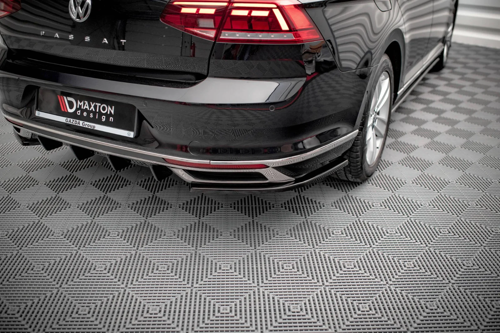 Maxton Design Heck-Seitensplitter für VW Passat B8 FL – Schwarz glänzend