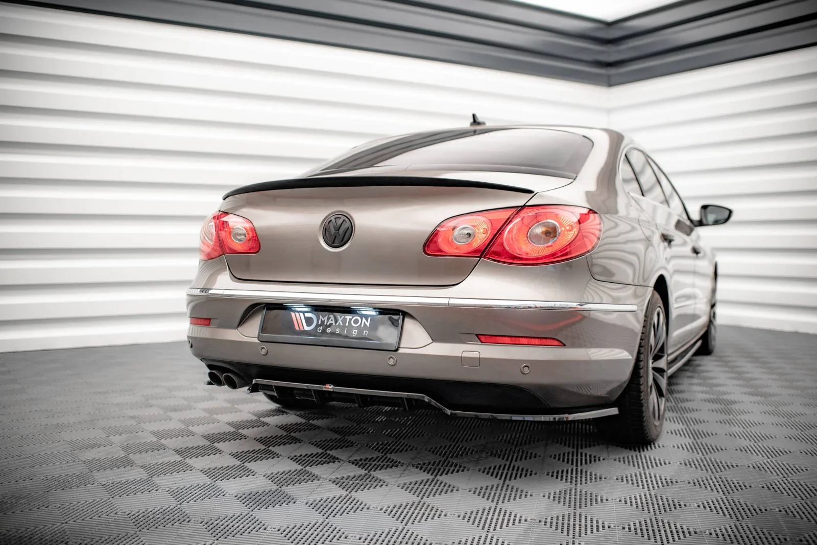 Maxton Design Heck-Seitensplitter für VW Passat CC – Schwarz glänzend