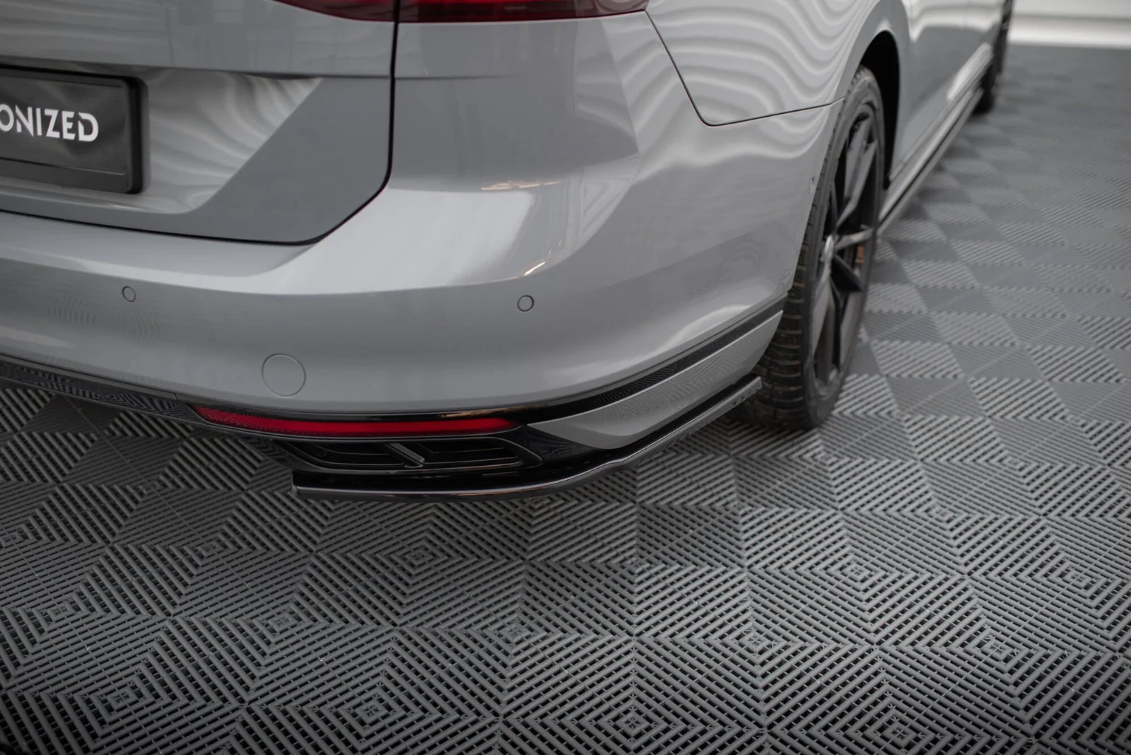 Maxton Design Heck-Seitensplitter für VW Passat R-Line B8 FL – Schwarz glänzend