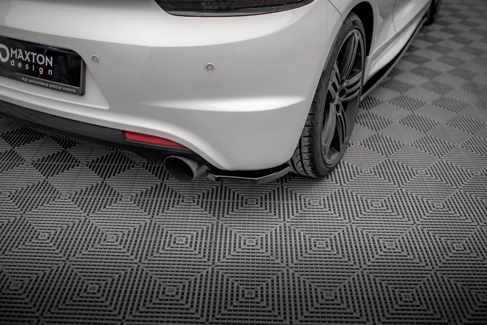 Maxton Design Heck-Seitensplitter für VW Scirocco Mk3 R – Schwarz glänzend