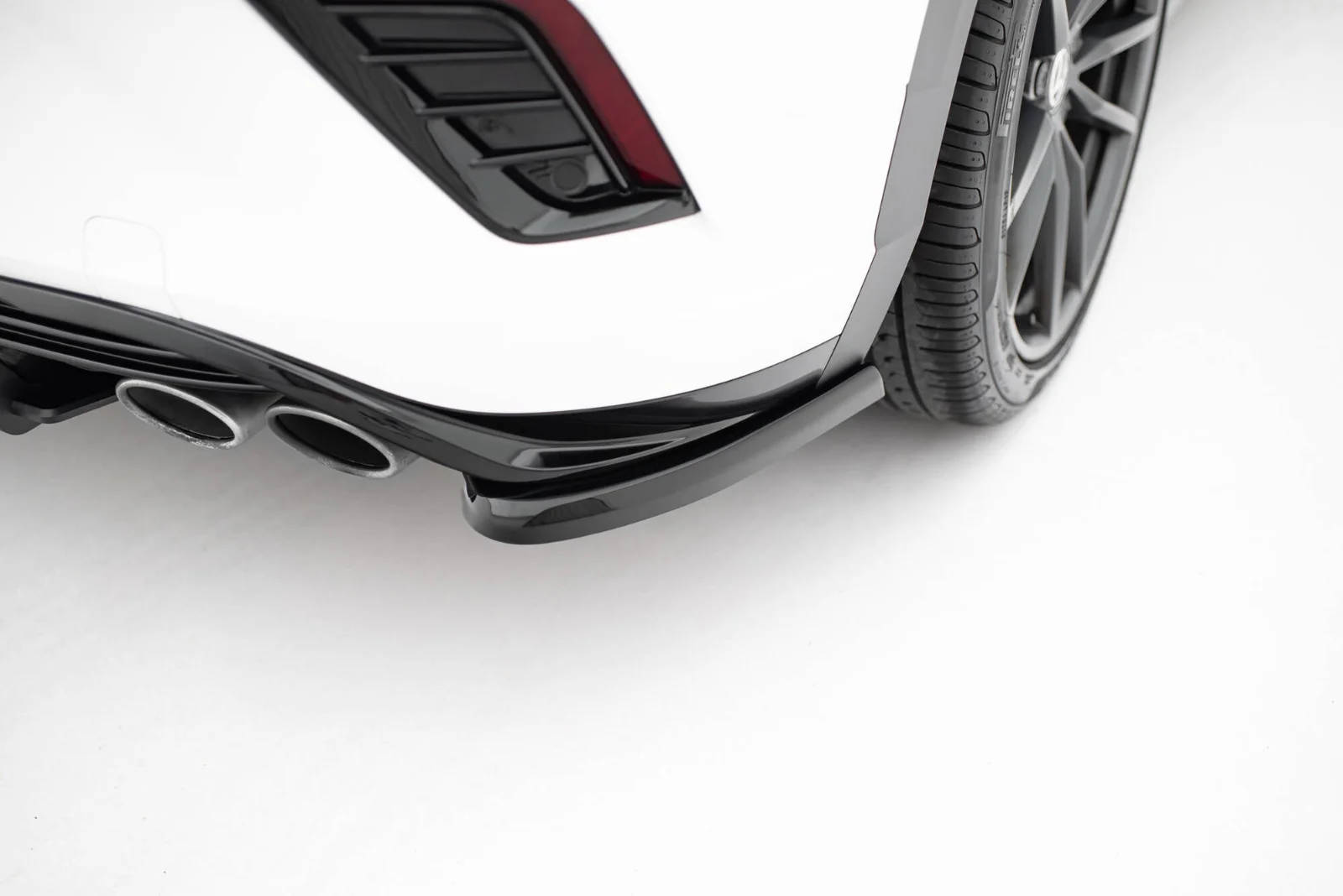 Maxton Design Heck-Seitensplitter für VW T-Roc R Mk1 – Schwarz glänzend
