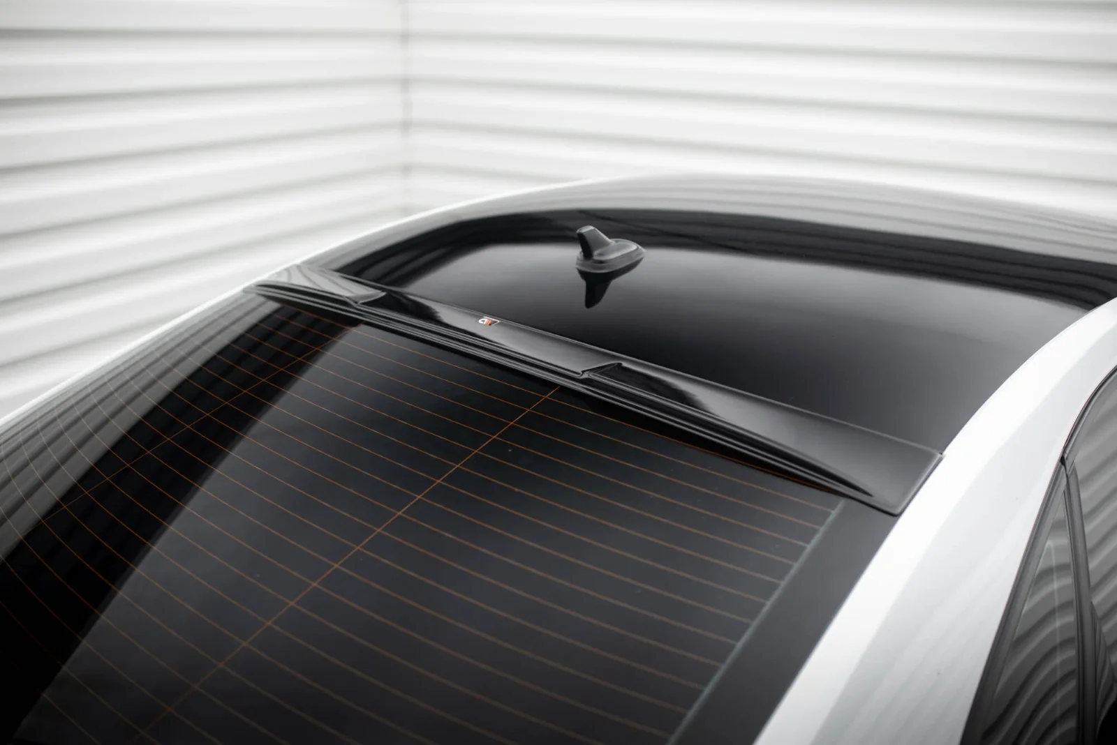 Maxton Heckscheiben-Spoiler für VW Passat GT B8 FL USA – Schwarz glänzend