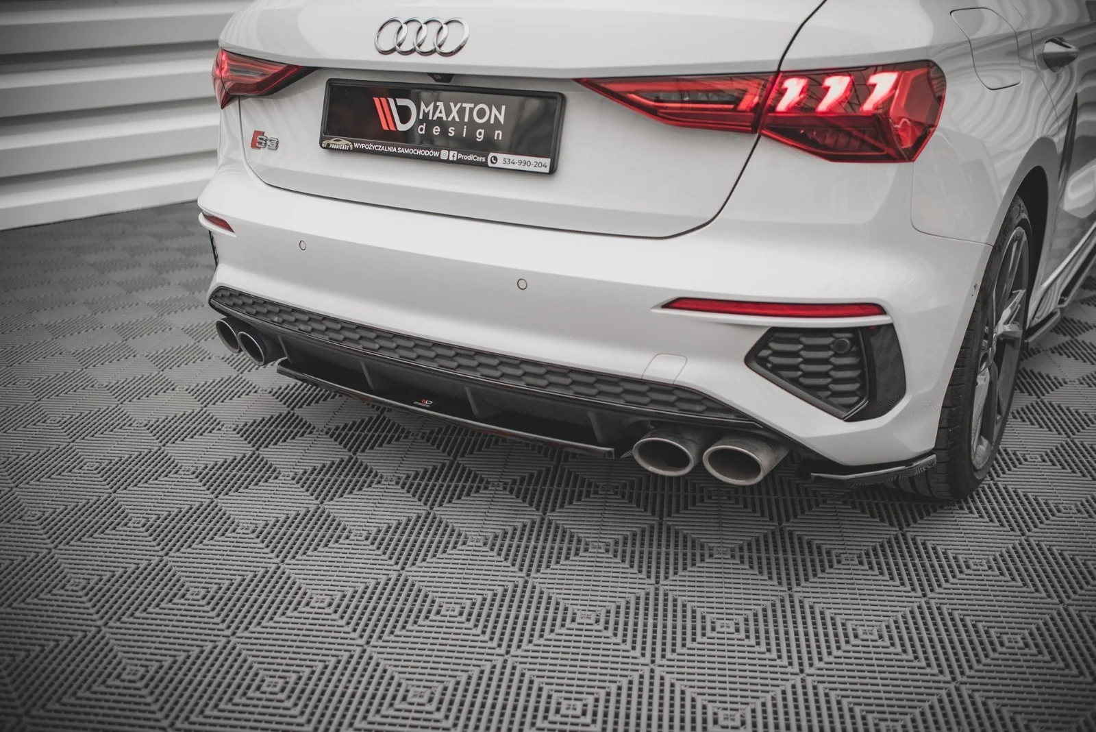 Maxton Design Hecksplitter für Audi S3 8Y – Schwarz glänzend – AU-A3-8Y-SLINE-RD3G