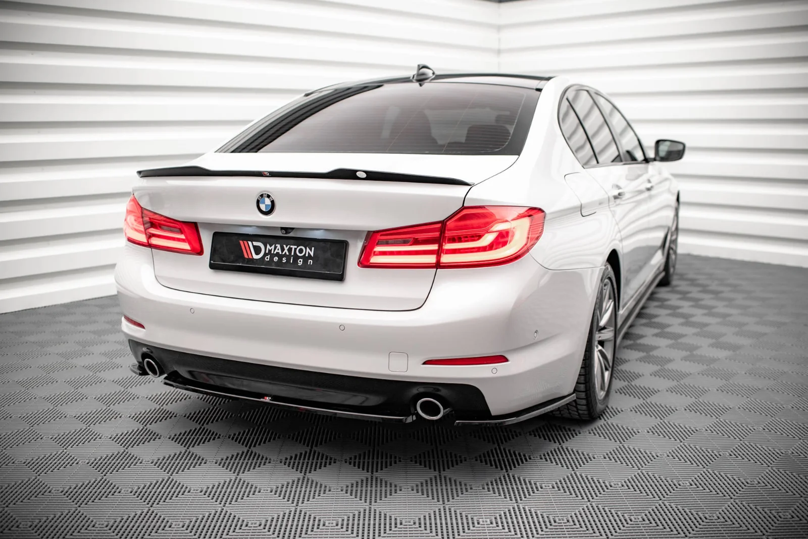 Maxton Design Hecksplitter für BMW 5er G30 – Schwarz glänzend
