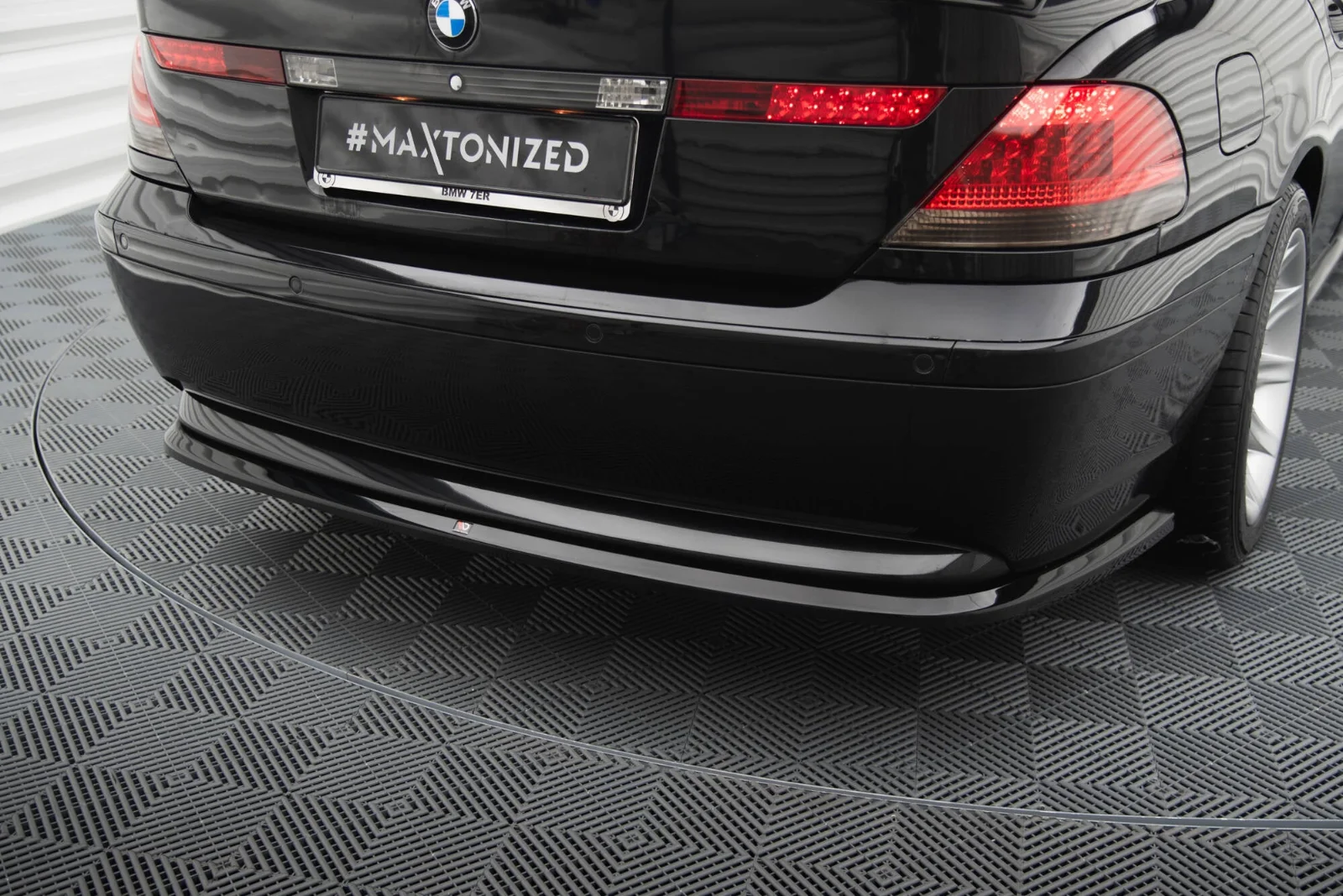 Maxton Design Hecksplitter für BMW 7er E65 – Schwarz glänzend