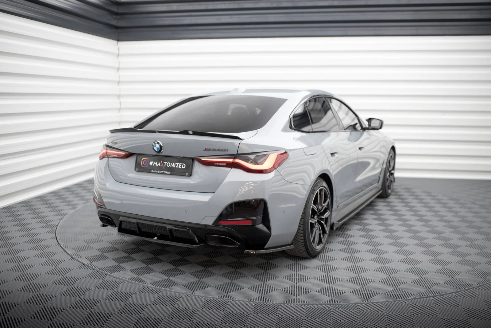 Maxton Design Hecksplitter für BMW M440i G26 – Schwarz glänzend