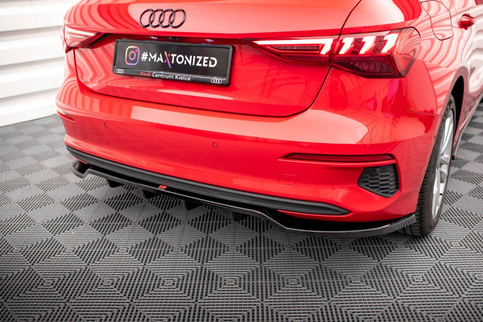Maxton Hecksplitter mit vertikalen Streben für Audi A3 8Y – Schwarz glänzend – AU-A3-8Y-RD1G+RD2G