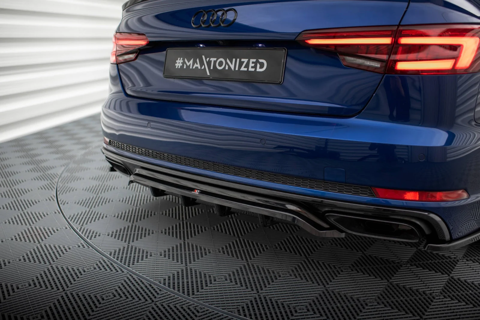 Maxton Design Hecksplitter für Audi A4 Competition B9 – Schwarz glänzend