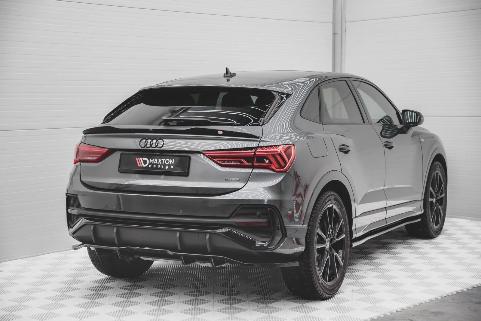 Maxton Design Hecksplitter für Audi Q3 S line F3 – Schwarz glänzend