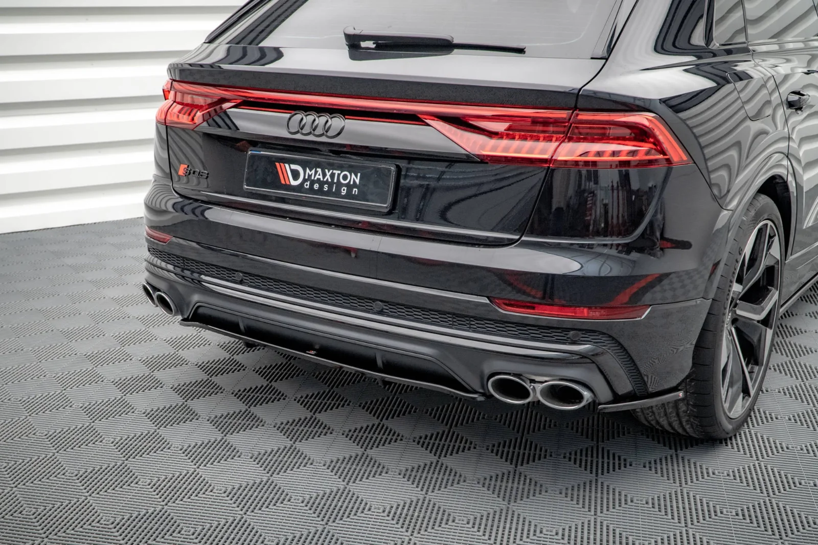 Maxton Hecksplitter mit vertikalen Streben für Audi SQ8 Mk1 – Schwarz glänzend – AU-SQ8-1F-RD1G+RD2G