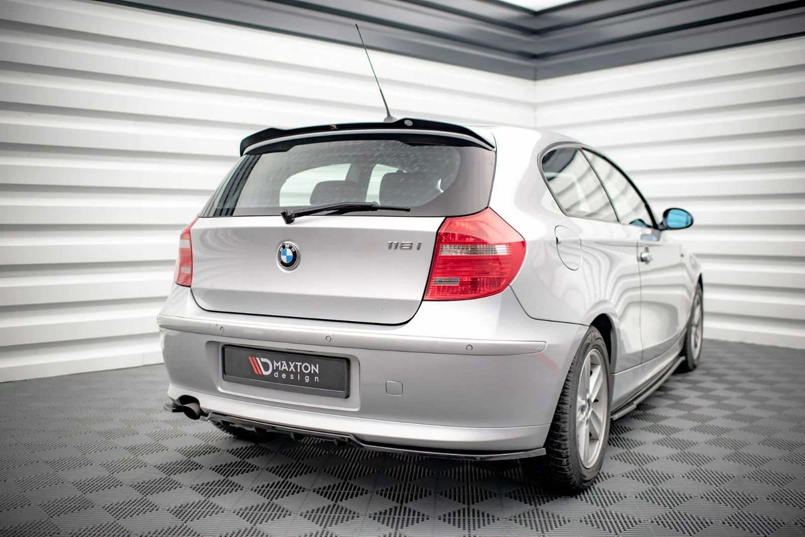 Maxton Design Hecksplitter für BMW 1er E81 FL – Schwarz glänzend