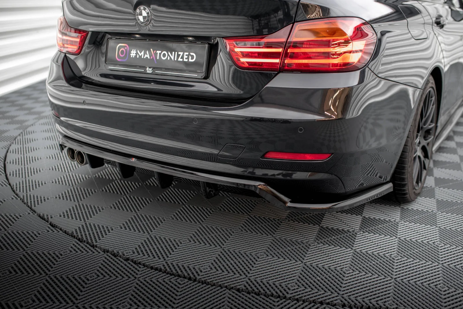 Maxton Hecksplitter mit vertikalen Streben für BMW 4er F36 – Schwarz glänzend