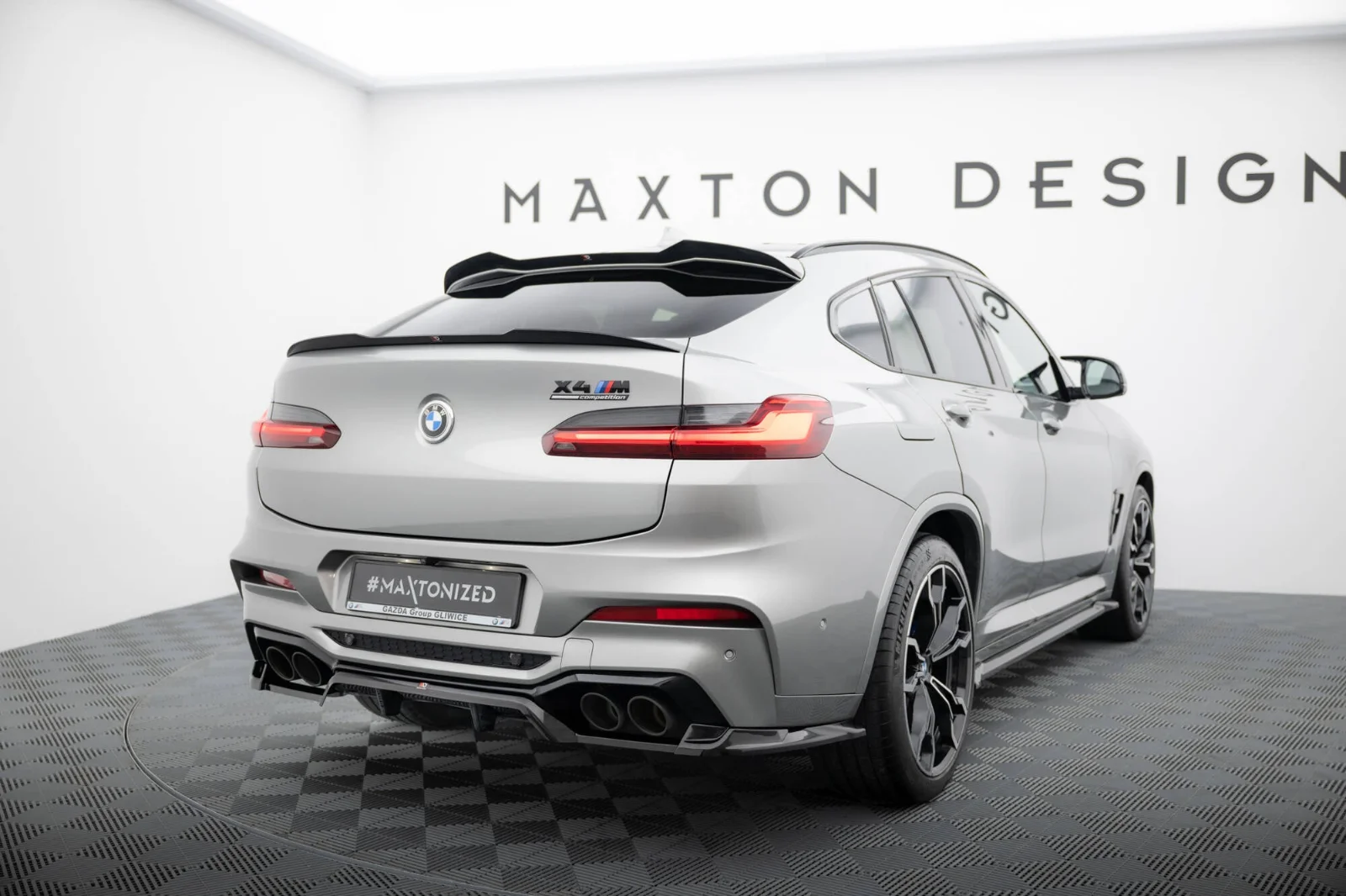 Maxton Hecksplitter mit vertikalen Streben für BMW X4 M F98 – Schwarz glänzend