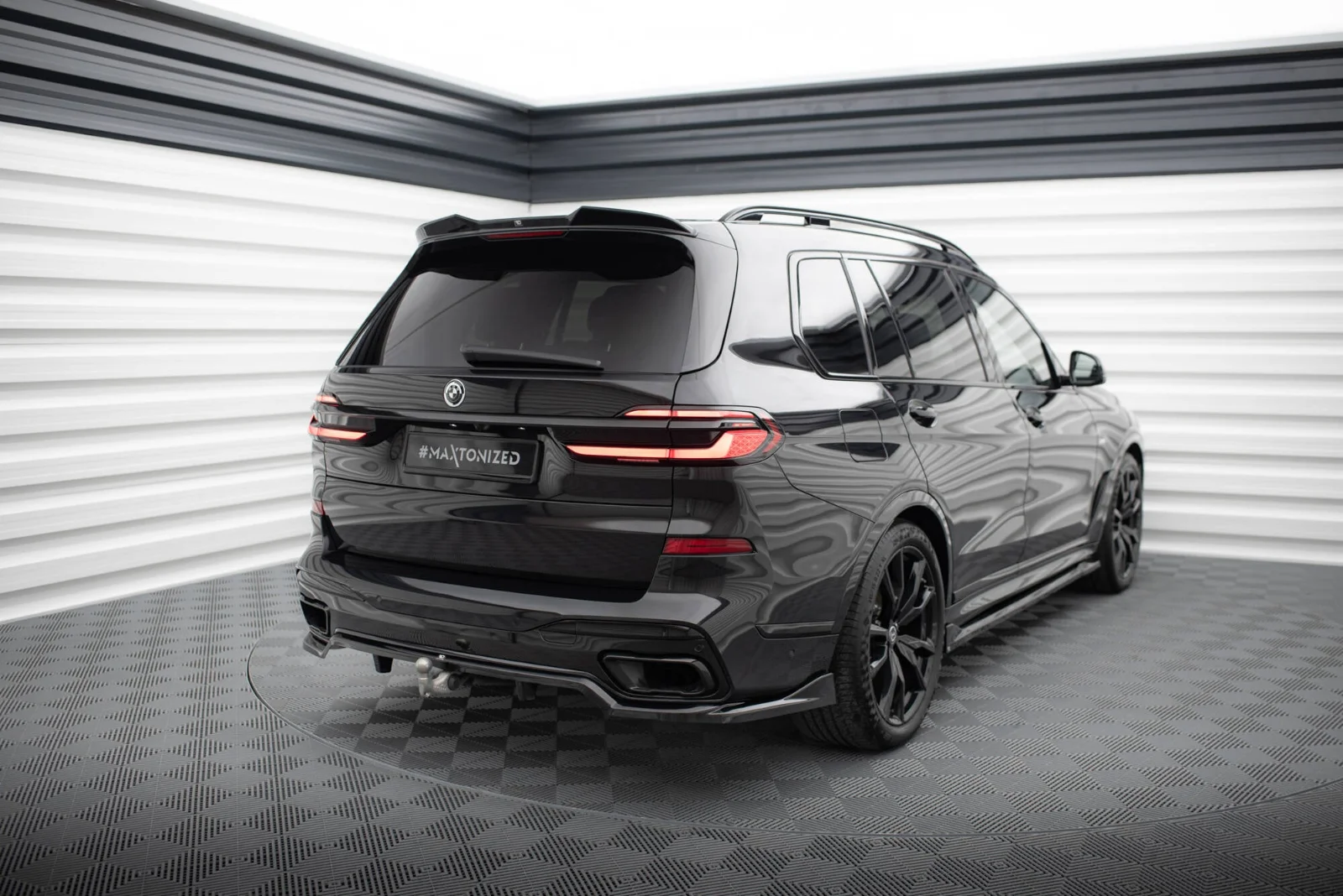 Maxton Design Hecksplitter für BMW X7 M-Paket G07 FL – Schwarz glänzend