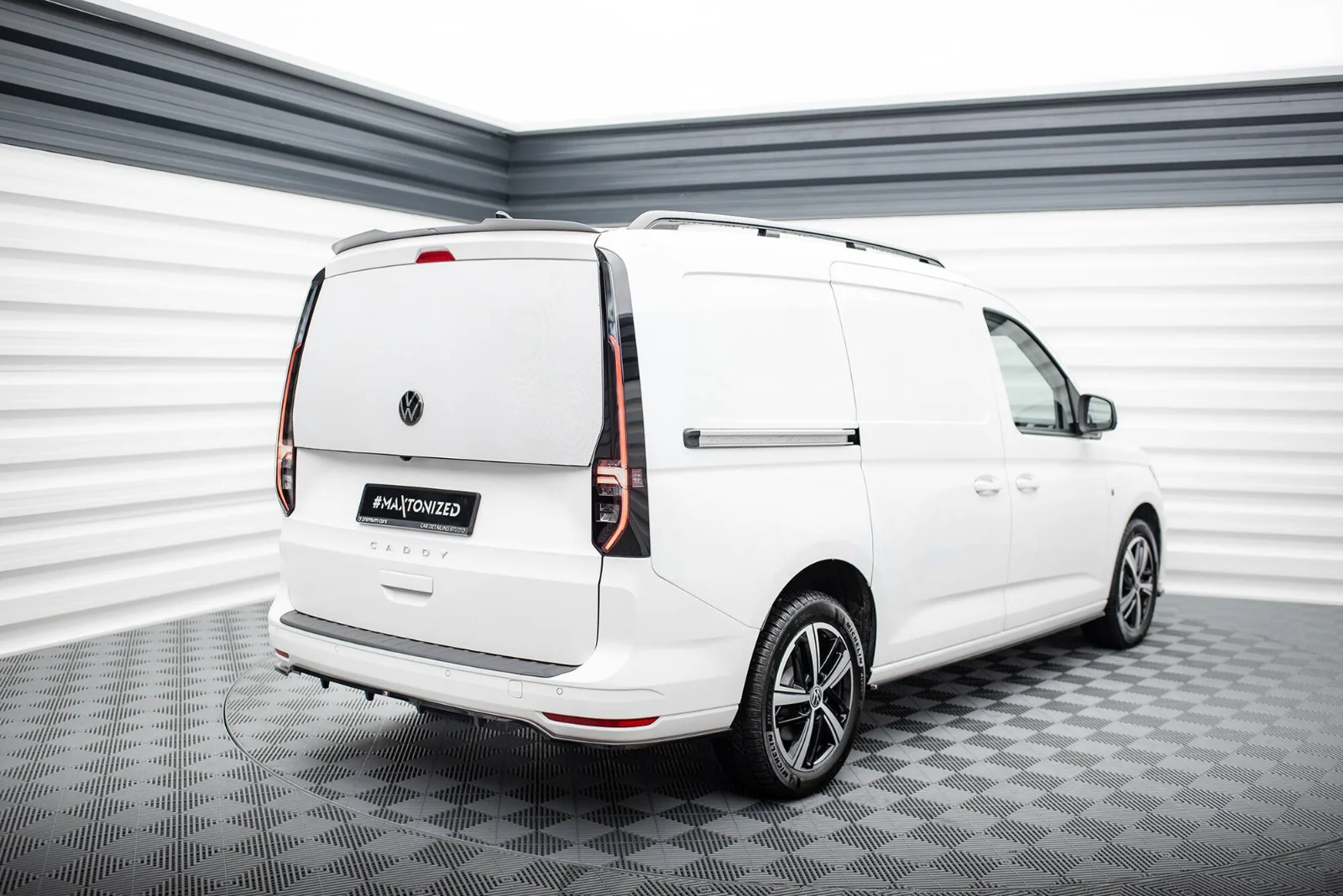 Maxton Design Hecksplitter für VW Caddy Maxi Mk5 – Schwarz glänzend